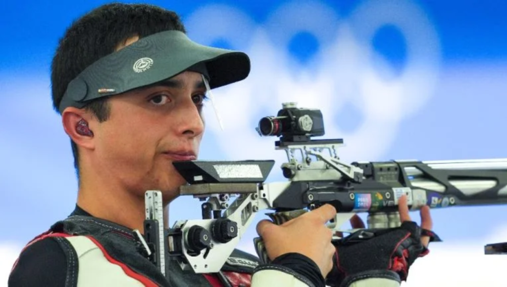 CARLOS QUEZADA - Rifle 3 posiciones 50m: 36° lugar // Rifle aire 10m: 44° lugar